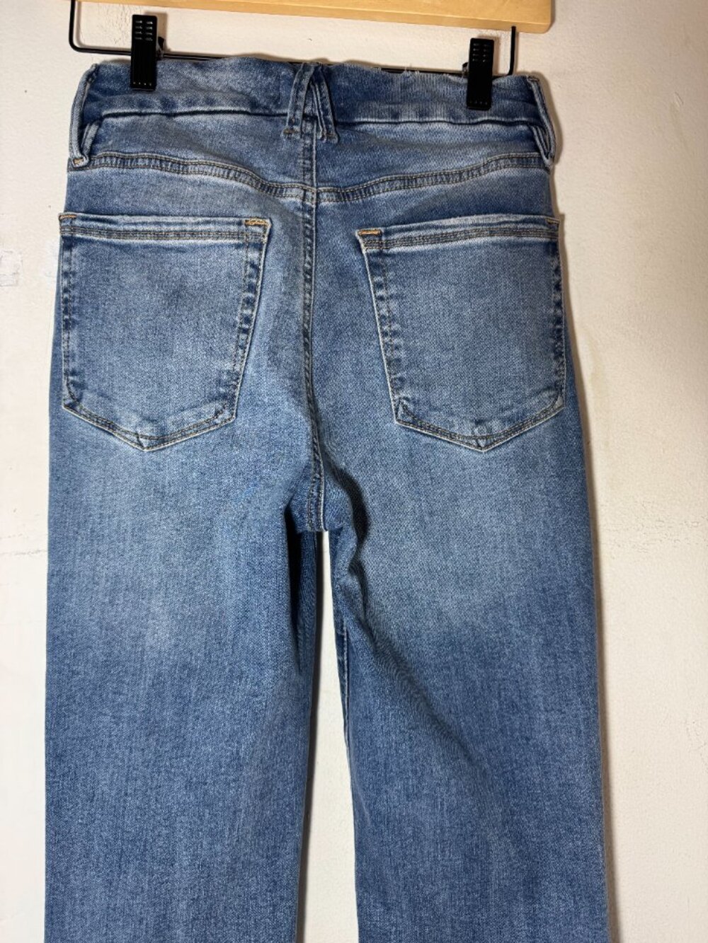 Good American Good Legs Straight Jeans Size 00 4 32 Inseam - Picture 6 of 10